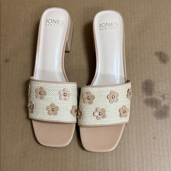 Jones New York Cream and Tan Floral Sandals - Picture 1 of 4